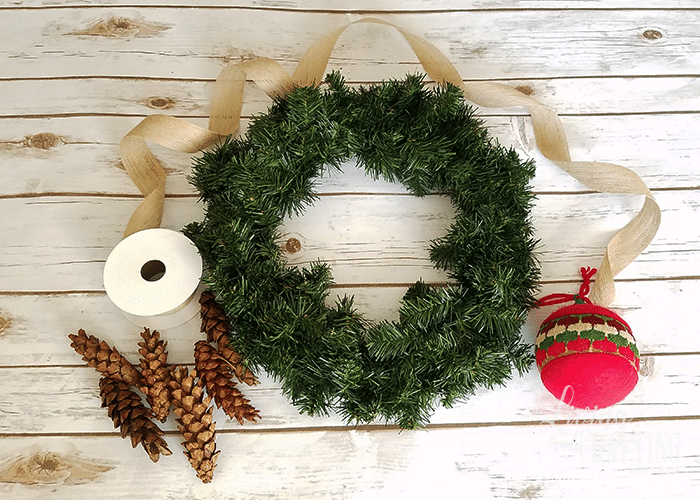 DIY Burlap Christmas Wreath 1