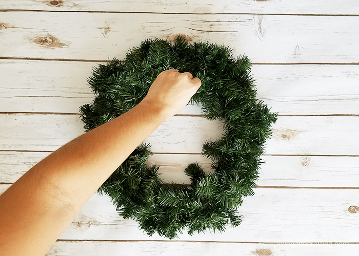 DIY Burlap Christmas Wreath 2