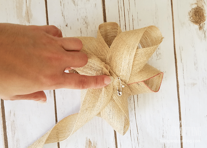 DIY Burlap Christmas Wreath 7