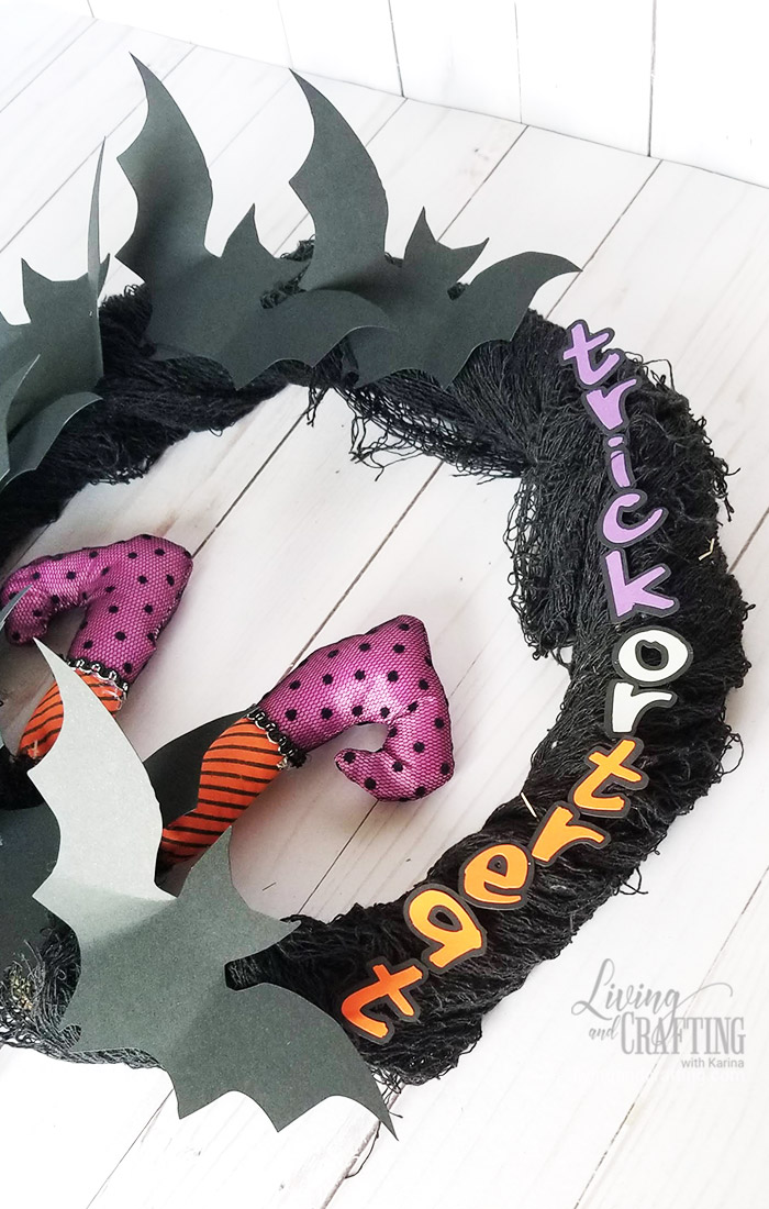 Easy Halloween Witch Wreath 11