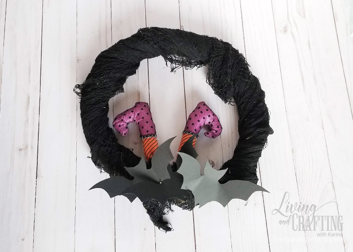 Easy Halloween Witch Wreath 9